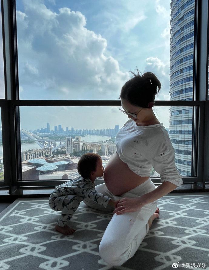 🎉郑恺官宣苗苗生啦❗️「城堡里又多了一位王子」❤️