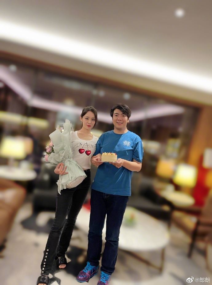 💍【多图】与吉娜结婚三周年❗️郎朗晒合照庆祝好甜🤍