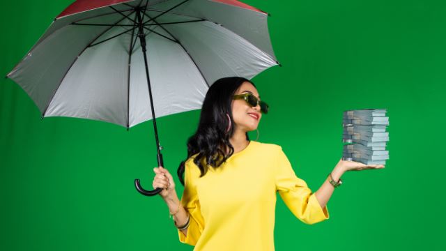 wanita-bergambar-bersama-duit-payung-1_1.png