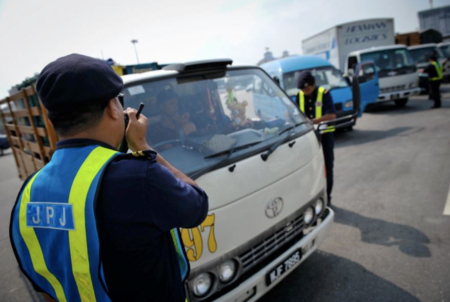 jpj bans heavy vehicle from kl main roads during peak hours