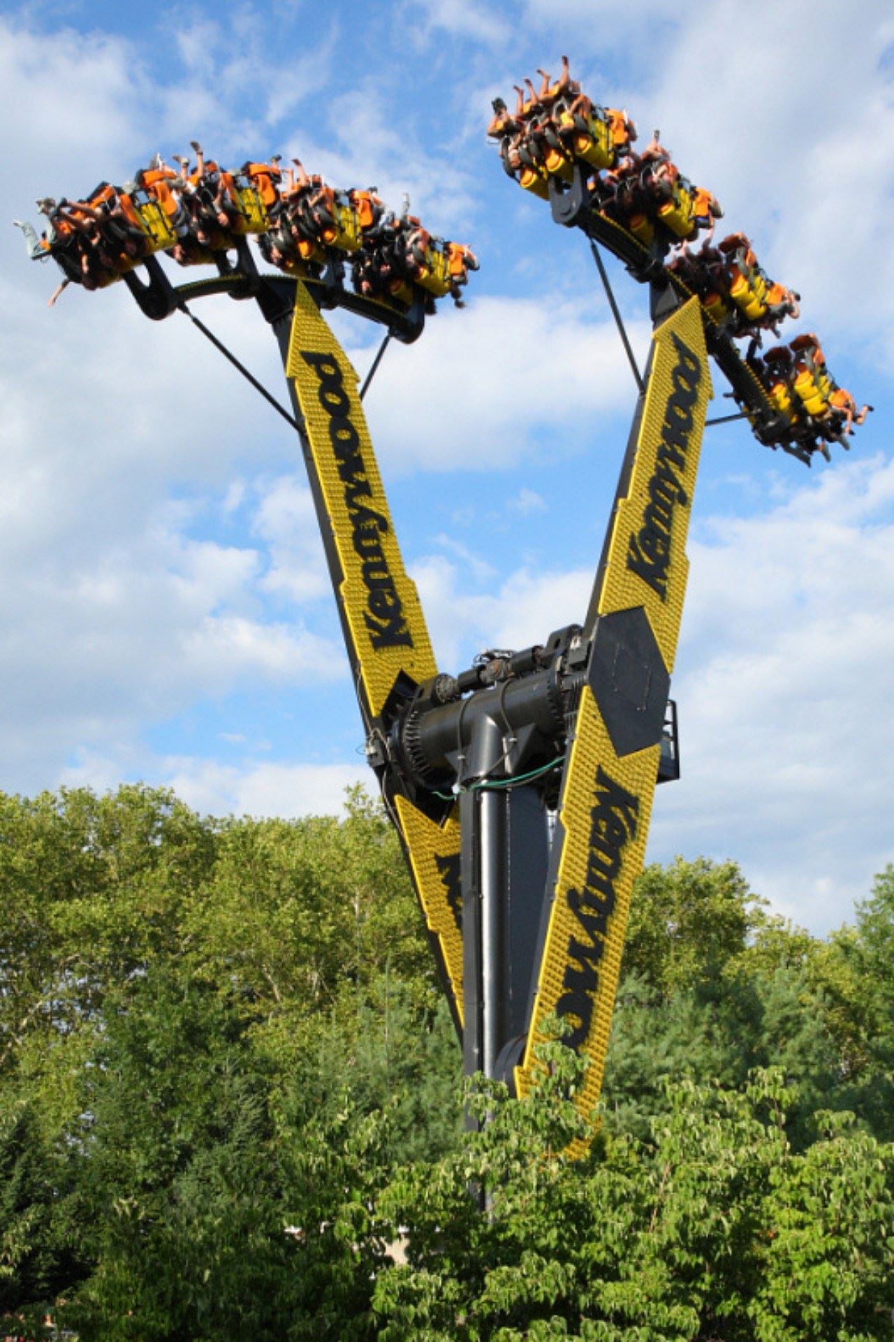 permainan rosak tiba-tiba, pengunjung tergantung terbalik di udara