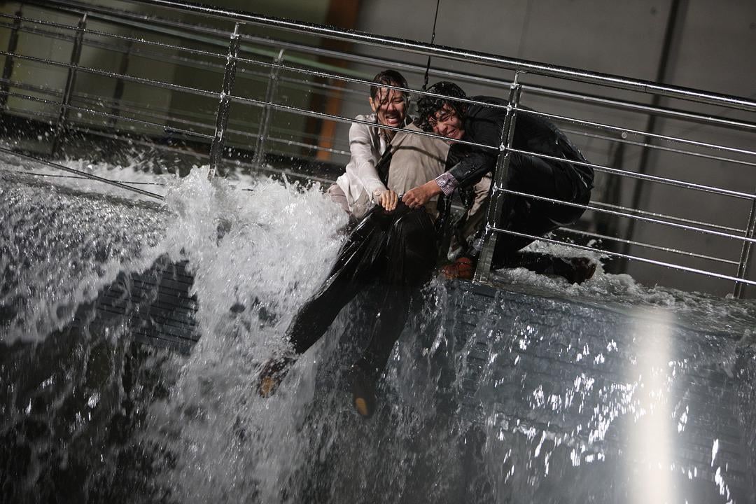 🎬韩国高分灾难片《摩天楼》❗️平安夜摩天楼即将倒塌😱孙艺珍、金相庆如何逃生