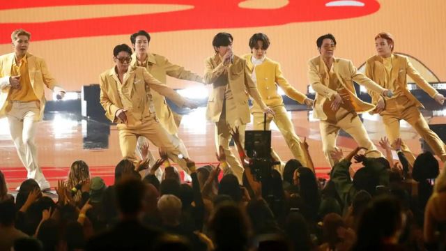 saham hiburan korea selatan jatuh selepas bts umum berehat