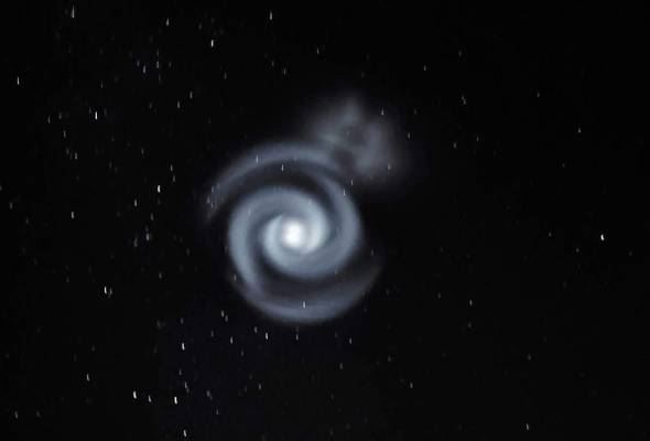 penduduk di new zealand terkejut nampak imej ganjil di langit malam 