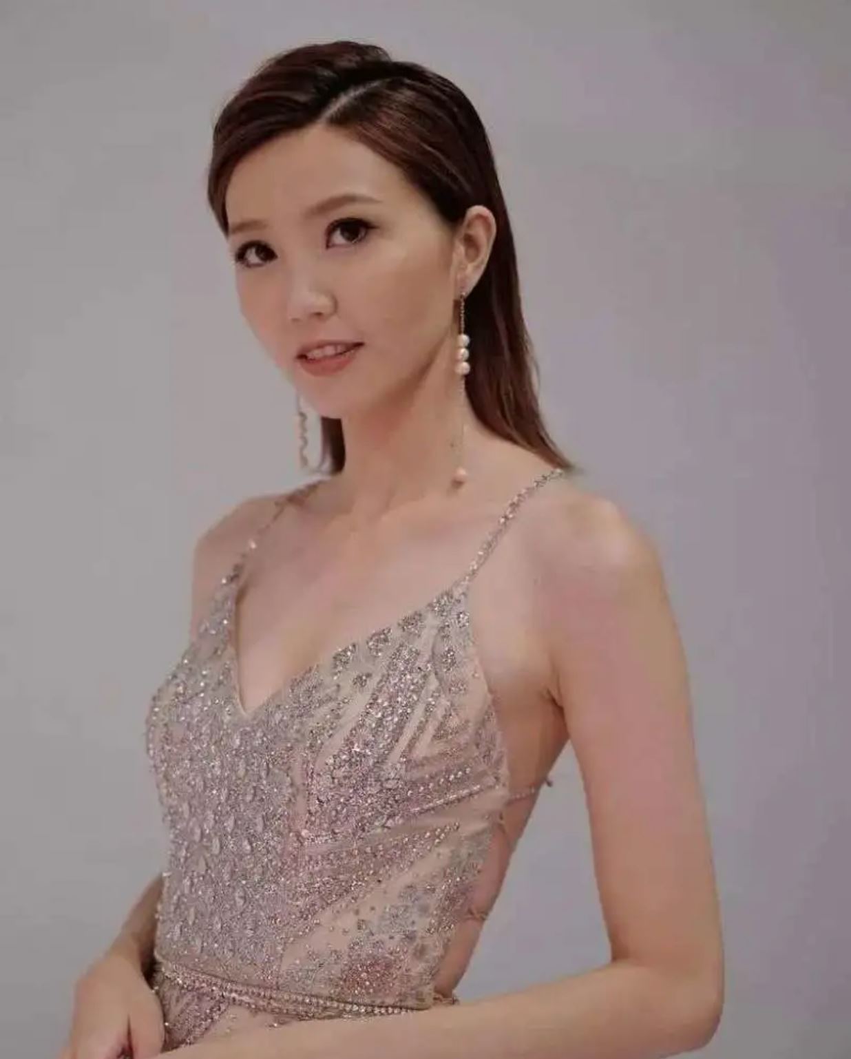 📺吴若希首次做女一❗️搭档陈展鹏拍摄新剧《香港人在北京》🇭🇰