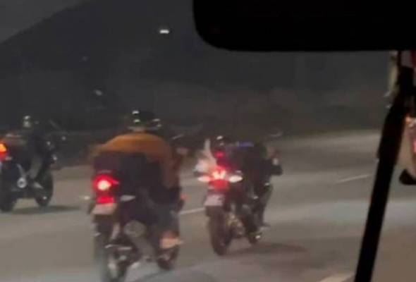 sekumpulan lelaki sempat pekena ‘roti john’ sebelum lakukan aksi lumba haram