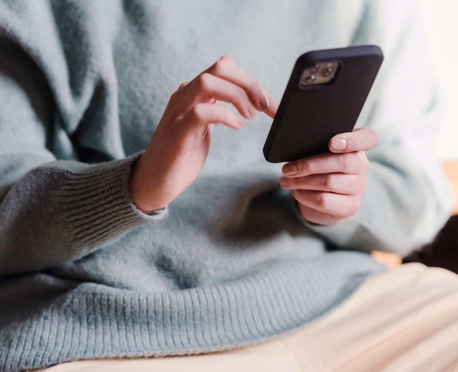 【两性】情侣之间的亲热场景也可以分享给朋友？网友怒斥：恶心到想吐！