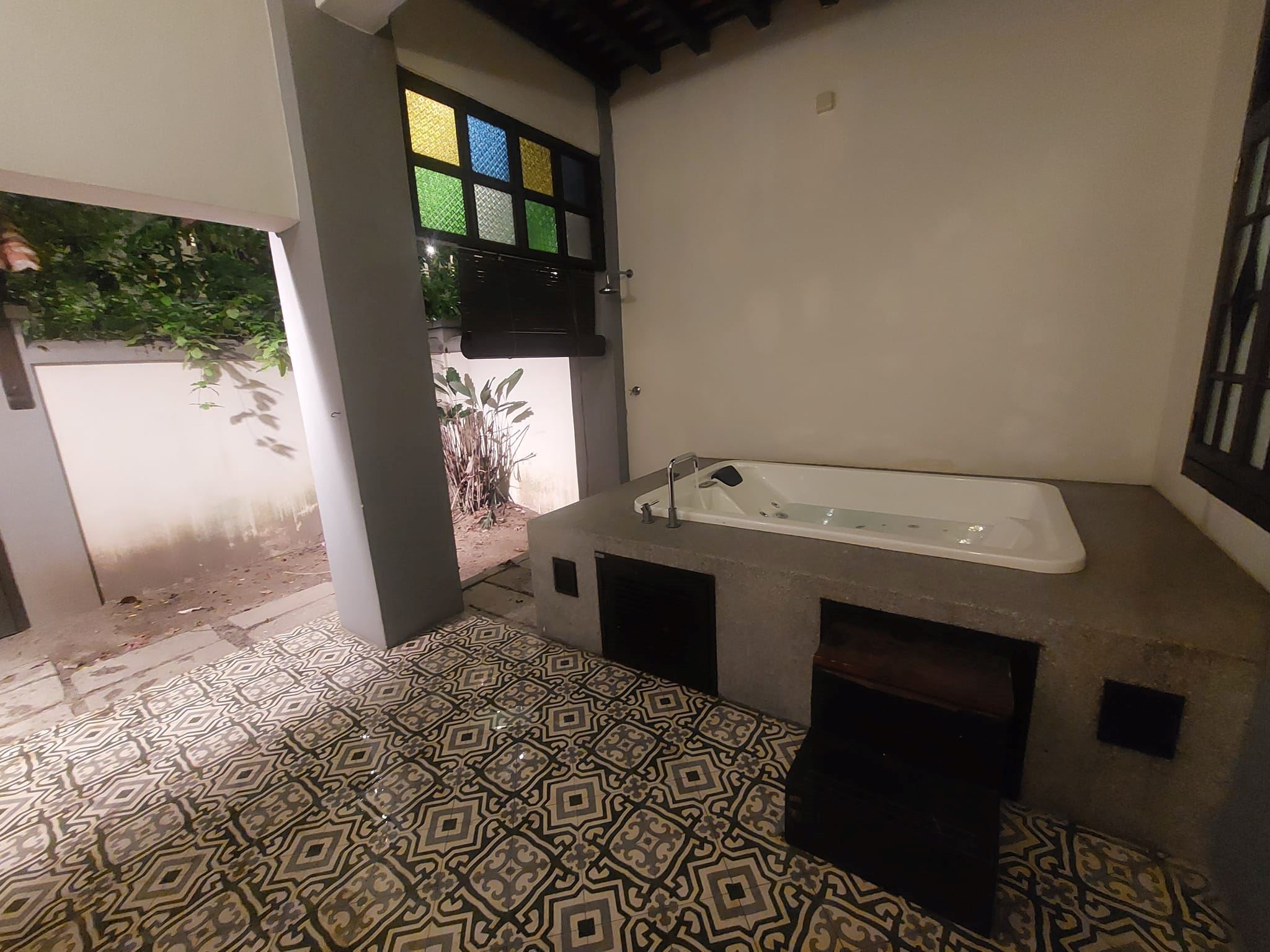 【灵异】槟州猛鬼酒店令人毕生难忘？网惊呼：有黑影在房间！