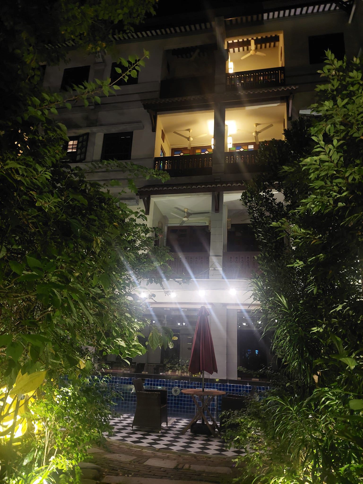 【灵异】槟州猛鬼酒店令人毕生难忘？网惊呼：有黑影在房间！