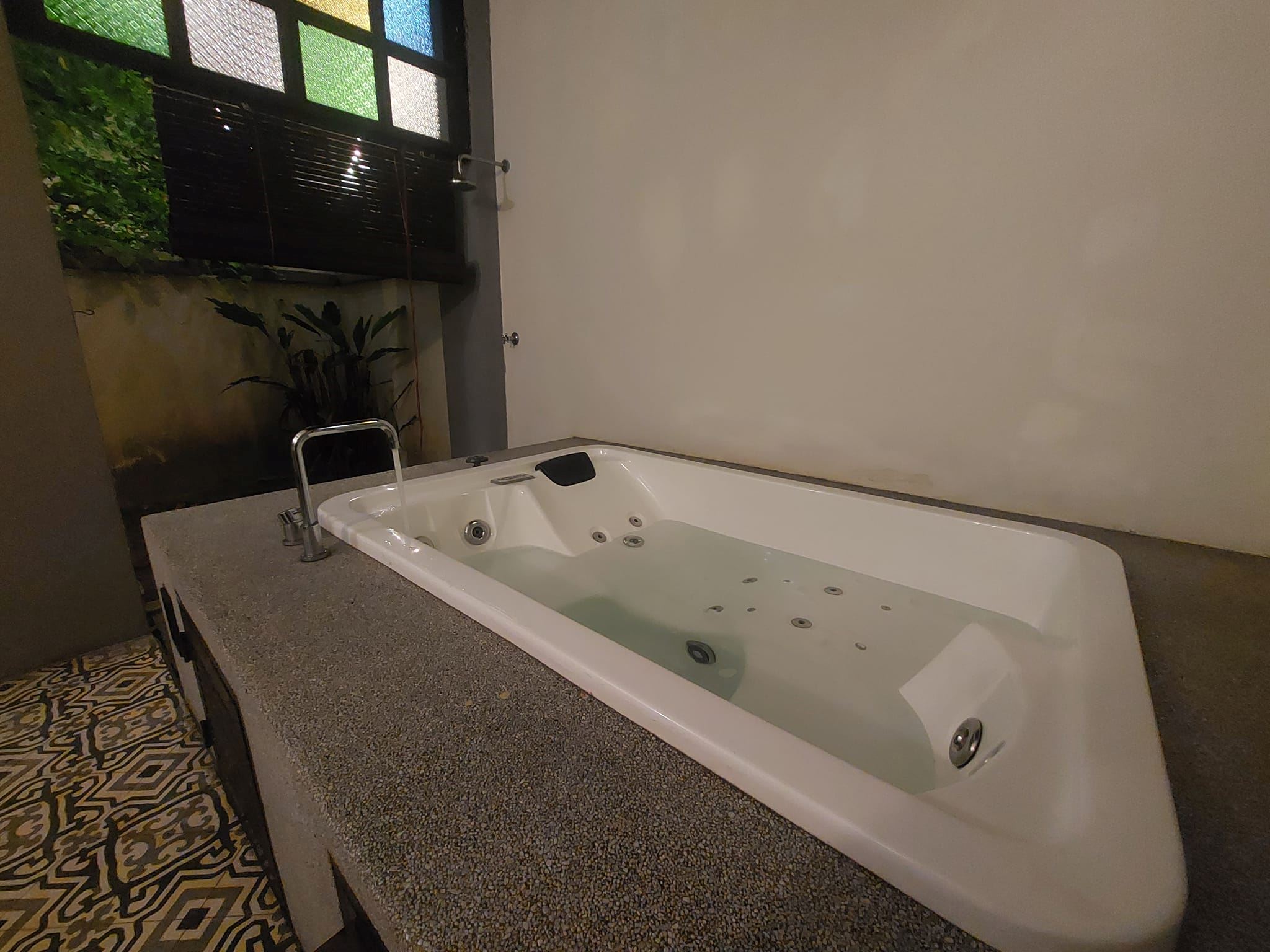 【灵异】槟州猛鬼酒店令人毕生难忘？网惊呼：有黑影在房间！