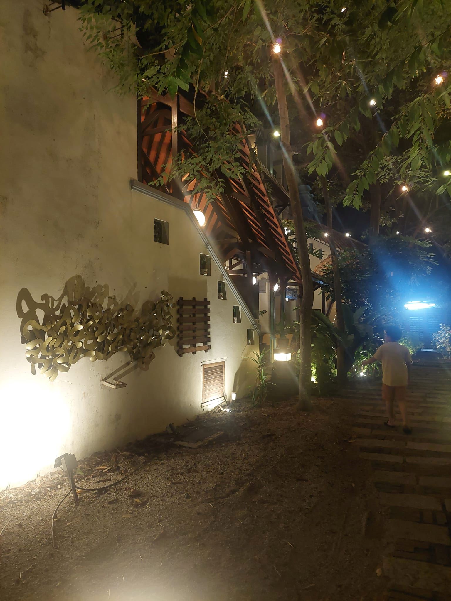 【灵异】槟州猛鬼酒店令人毕生难忘？网惊呼：有黑影在房间！