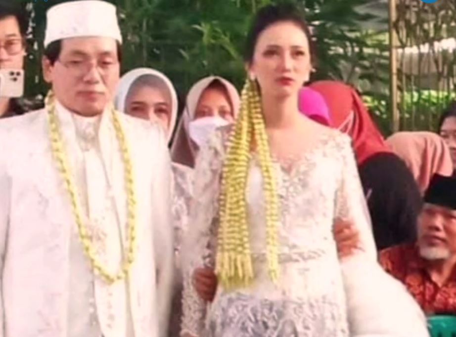 indonesian woman marries lee min ho, but… not the famous actor!