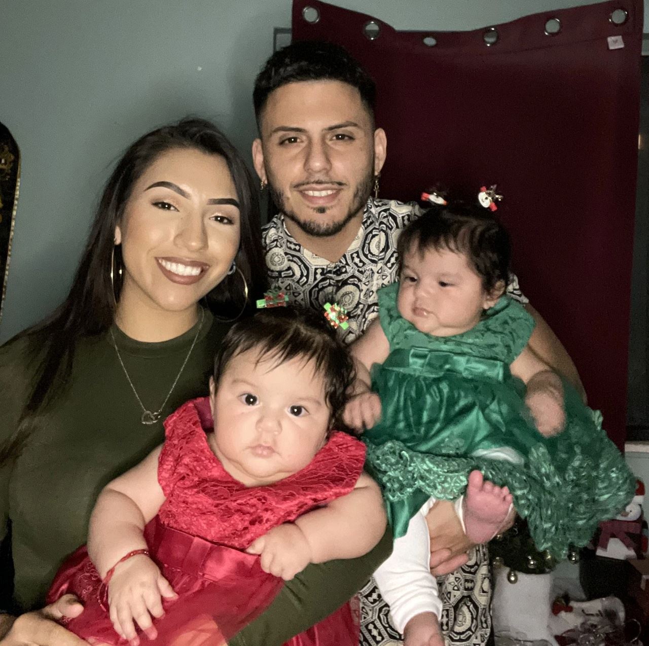 wanita ini hamil anak kedua semasa mengandungkan anak pertama