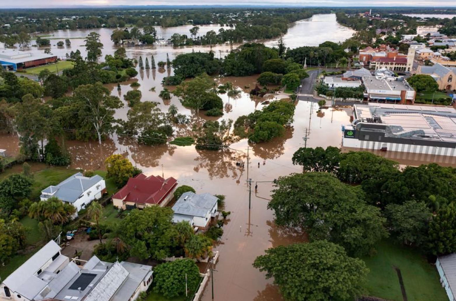 m’sian students affected by the flood in queensland are safe & have been evacuated