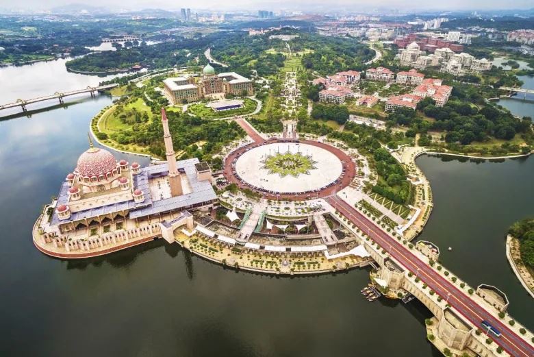 eh putrajaya dah ada dua pantai? dekat mana?