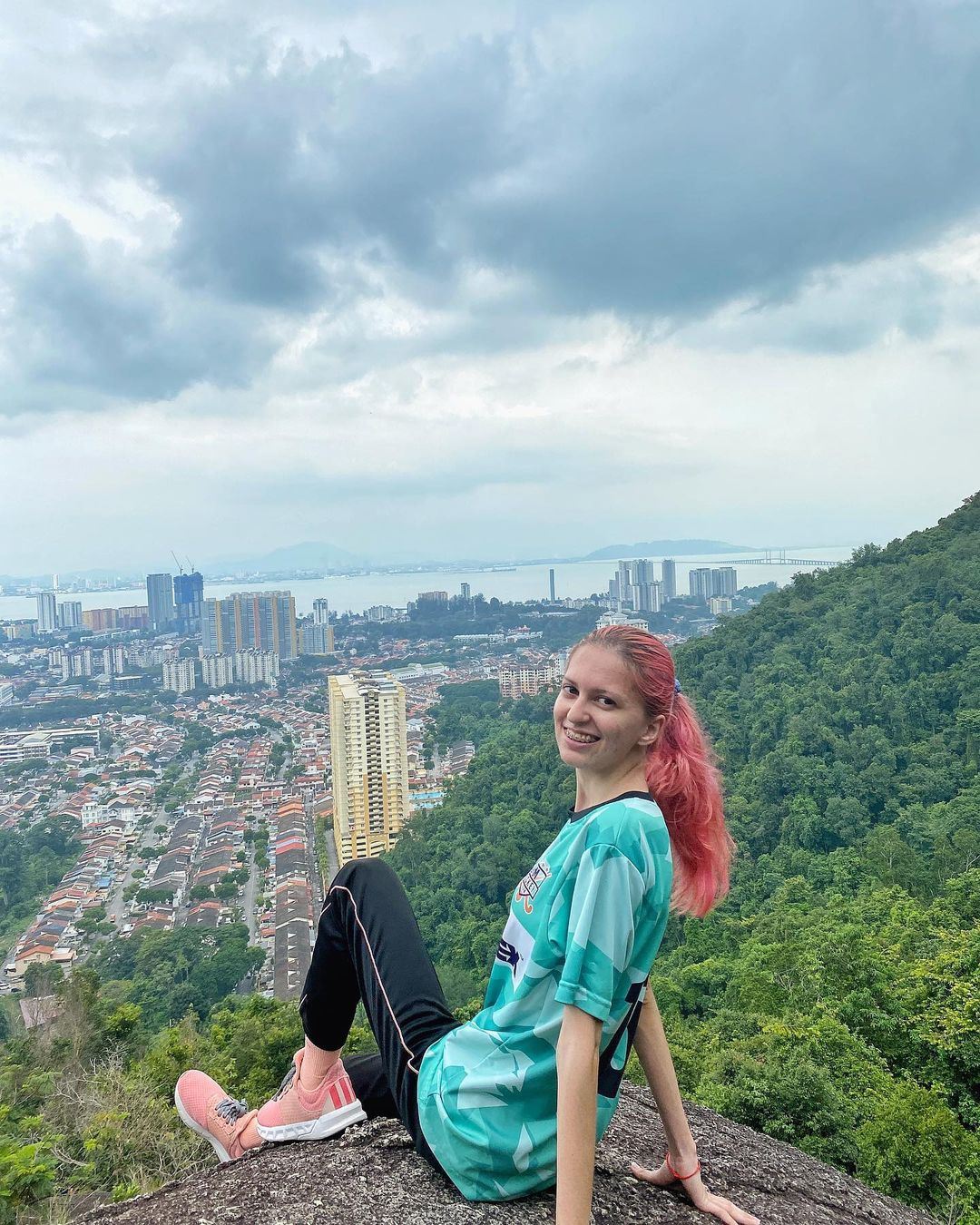 ‘loqlaq’ perkataan pertama gadis tajikistan ini belajar, kini fasih bm