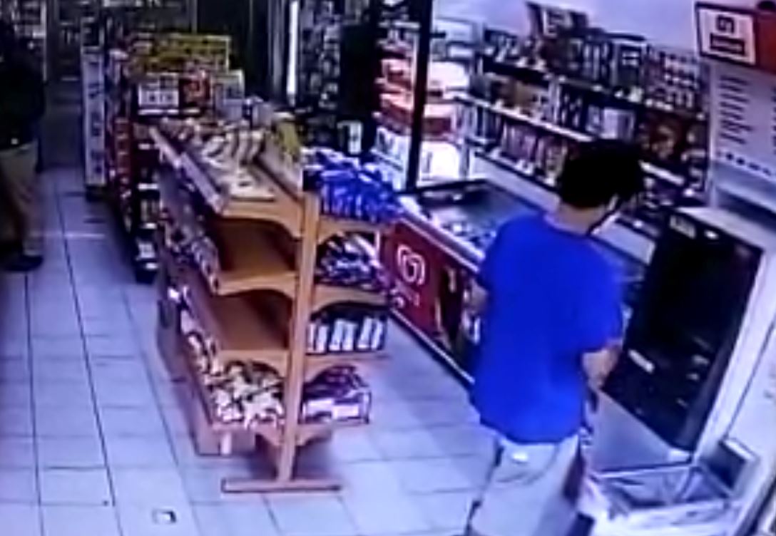 elderly man in puchong forgets money at atm, man behind him caught on cctv pocketing the money