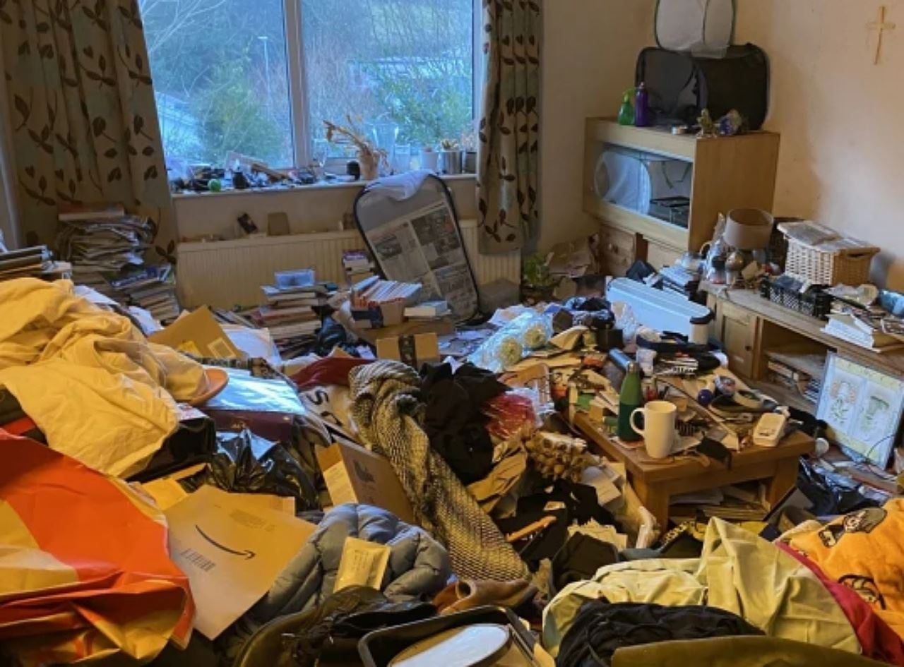 tuan rumah terkejut rumah sewa bersepah, siap ada ular hidup!