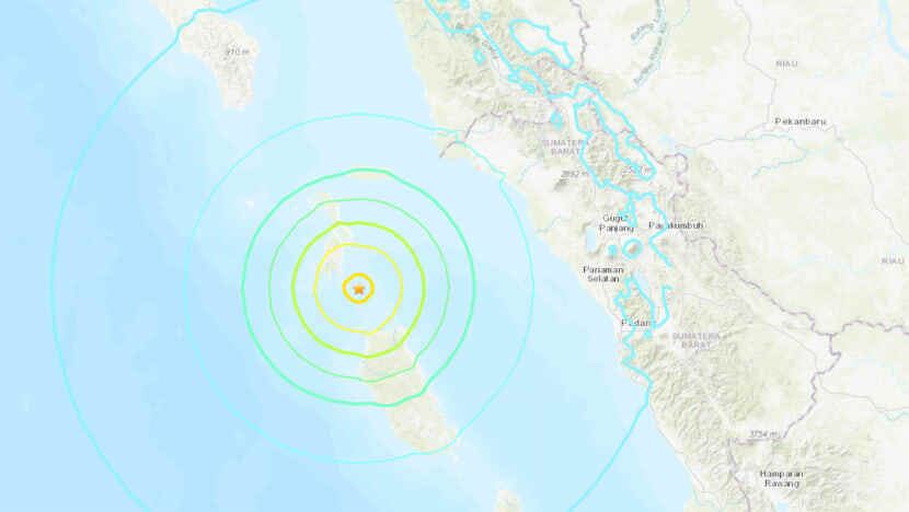 penduduk di sumatera terkejut rasa gegaran gempa bumi, lari tinggalkan rumah