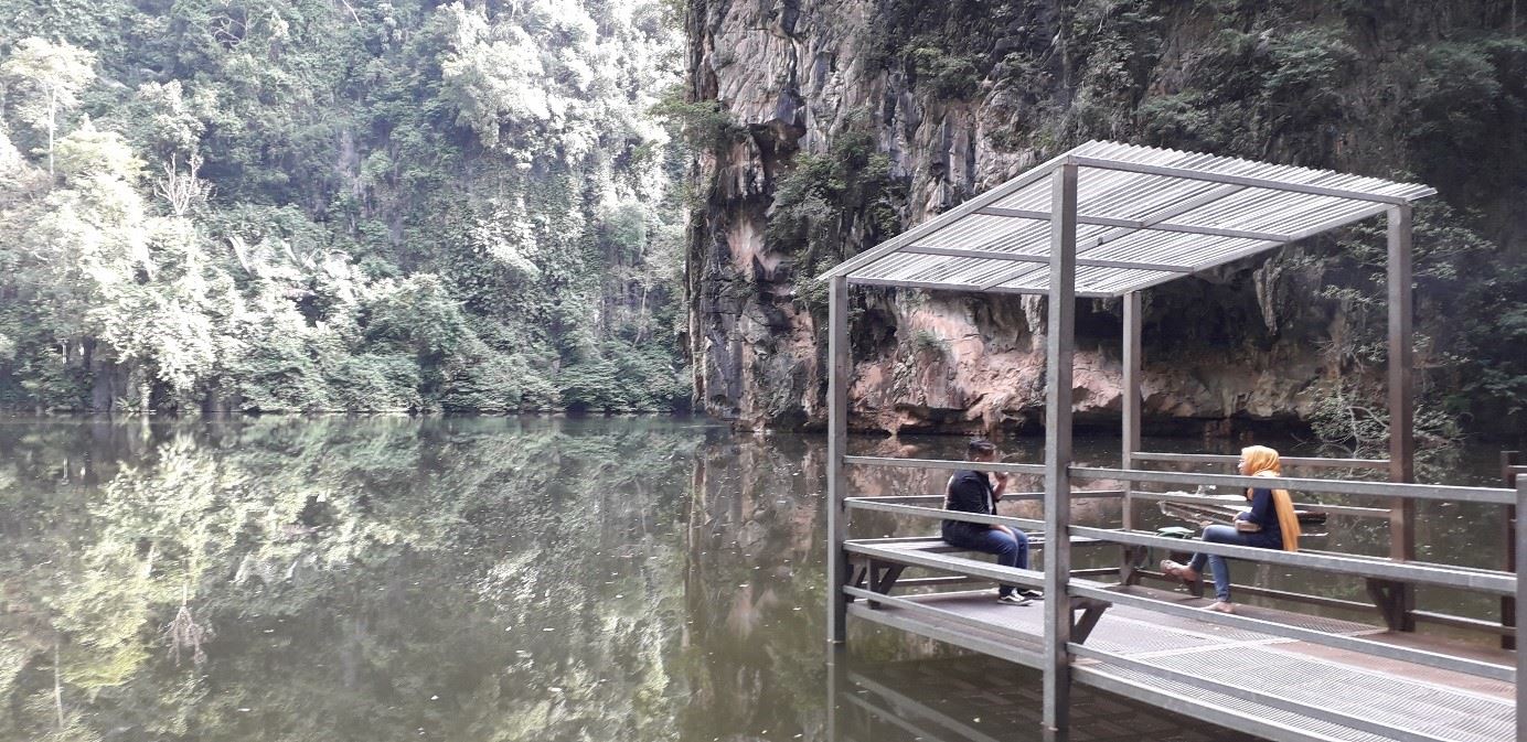 paras air semakin naik, tasik cermin akan tutup jika undang bahaya kepada pengunjung