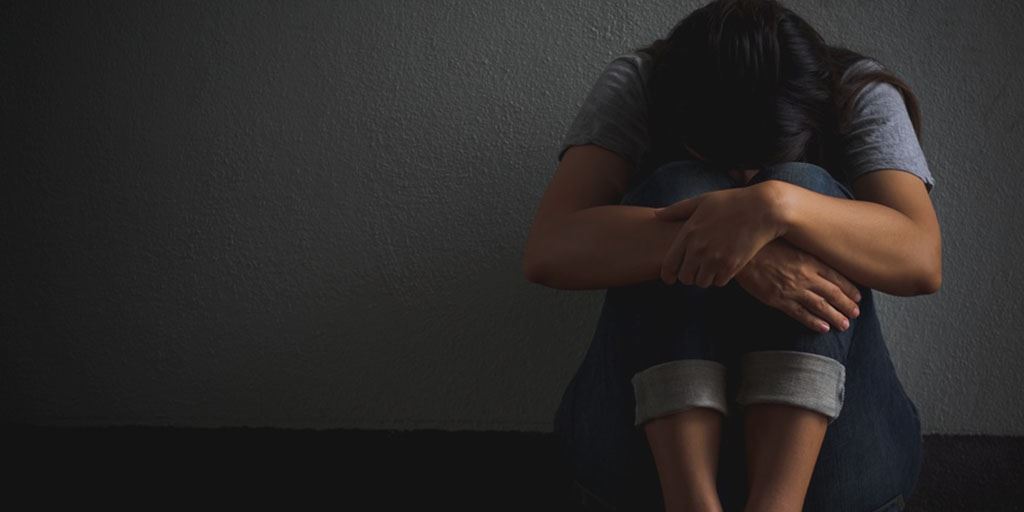 remaja dipaksa tutup mulut setelah diperkosa sepupu sendiri