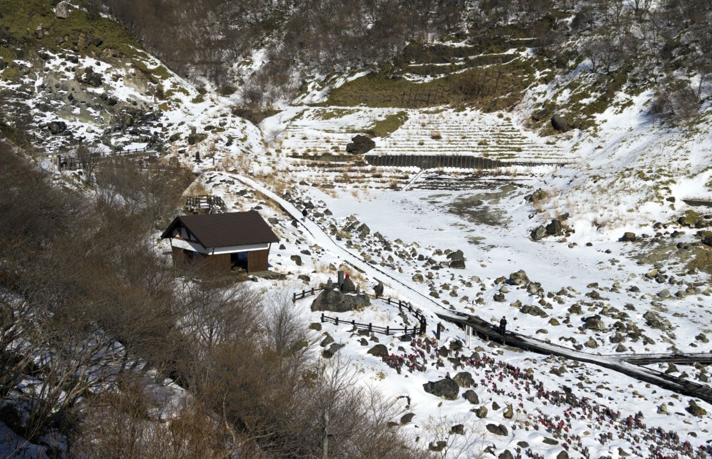 japanese ancient “killing stone” said to contain evil demon has cracked open