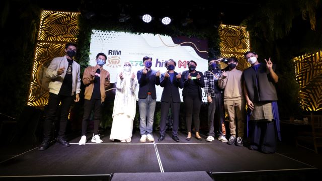 rim buat pertama kali lancar carta radio pertama di astro radio