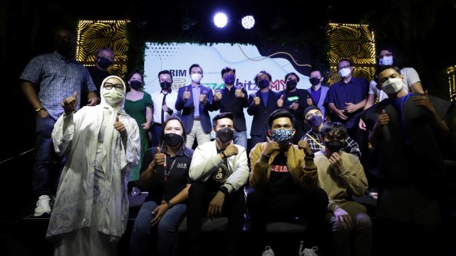 rim buat pertama kali lancar carta radio pertama di astro radio