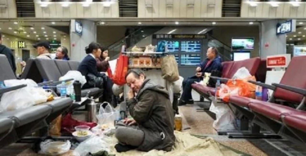 tak tahan dikongkong, lelaki ini dah 14 tahun tinggal di airport