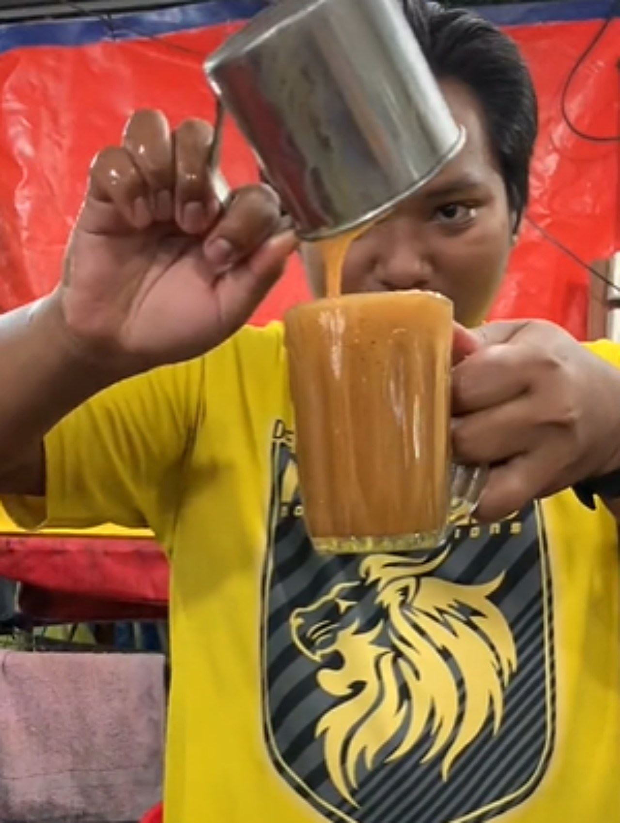 peniaga ini buka rahsia rasa teh tarik lemak padu
