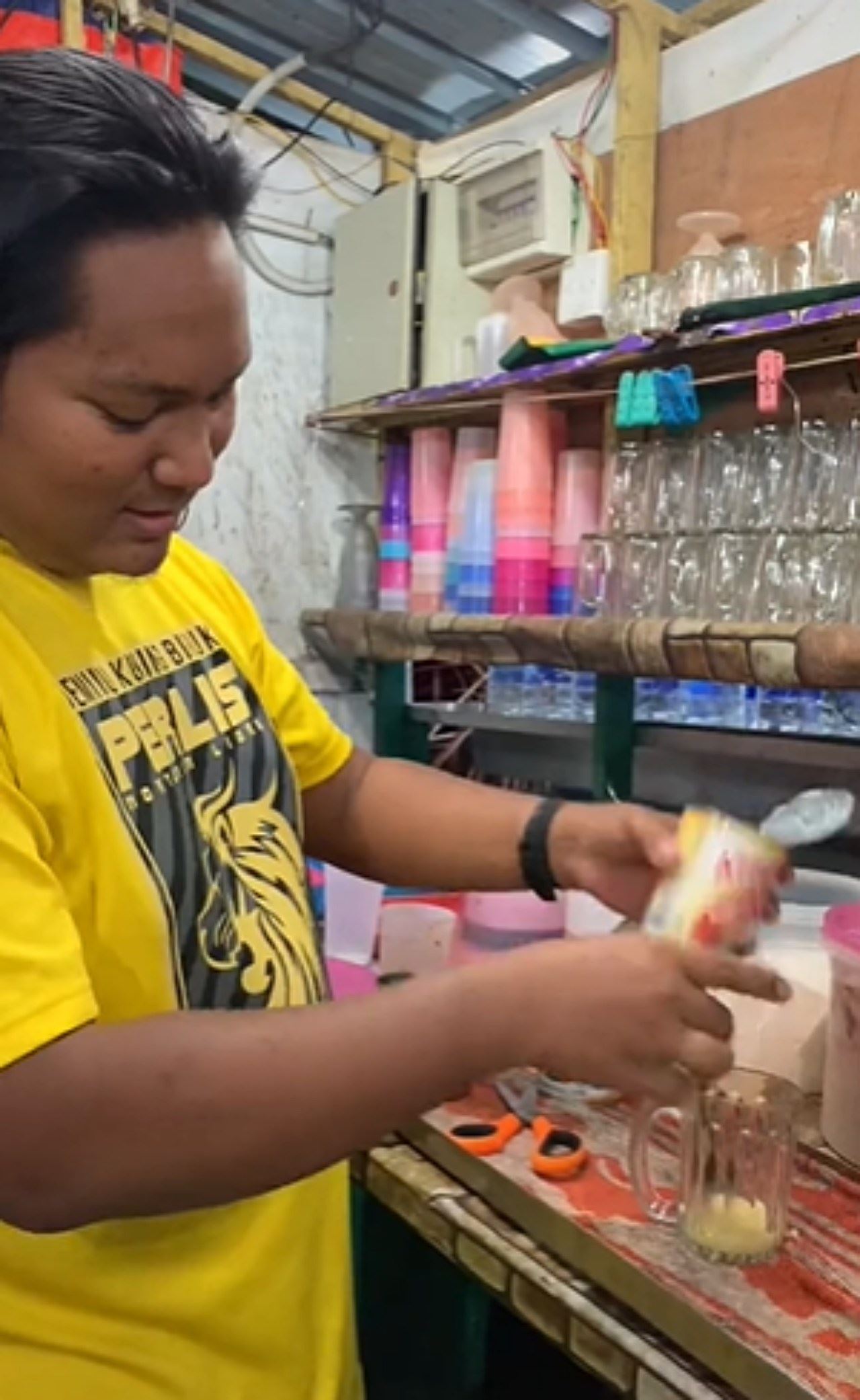 peniaga ini buka rahsia rasa teh tarik lemak padu