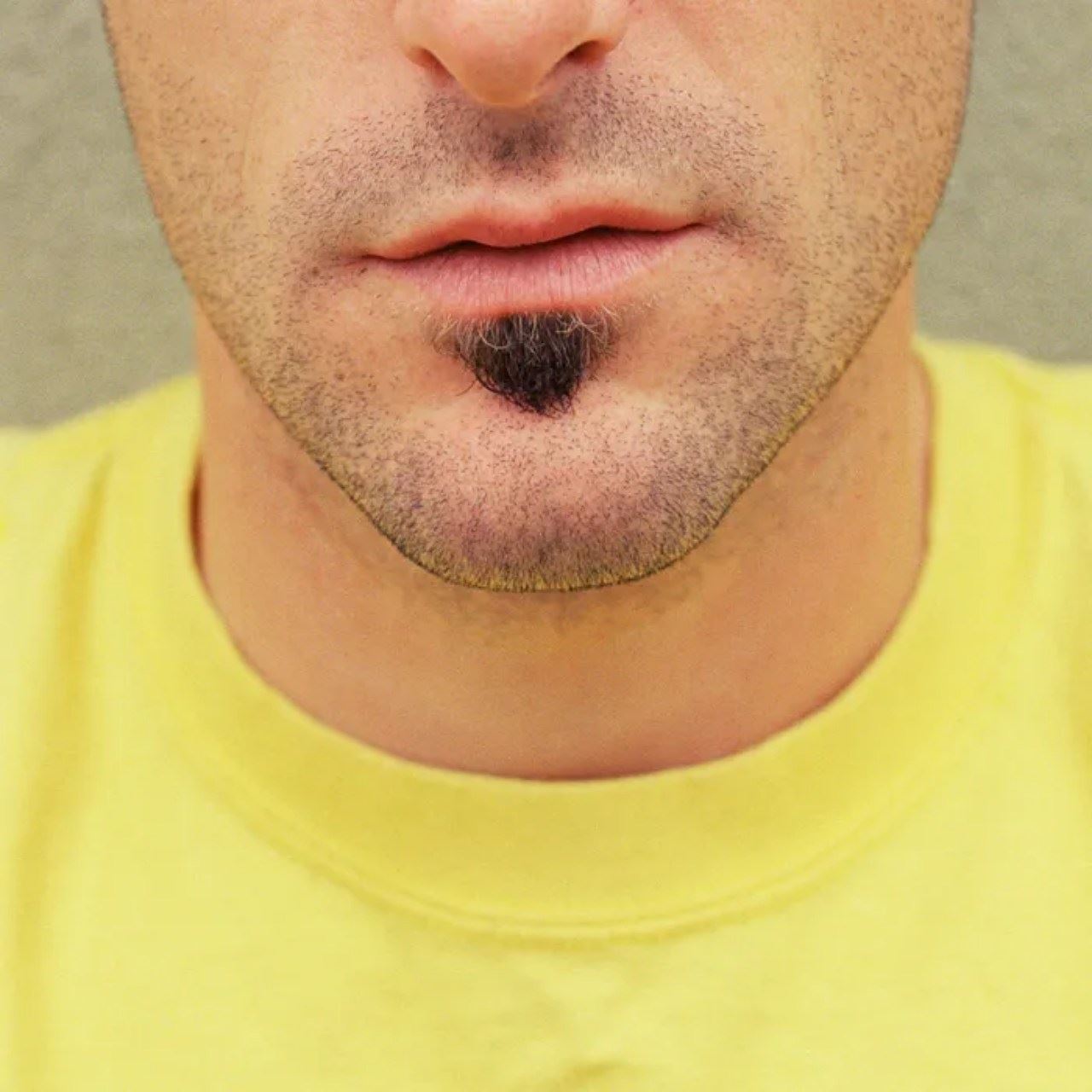 bukan janggut, ini antara nama bulu yang tumbuh bawah bibir 