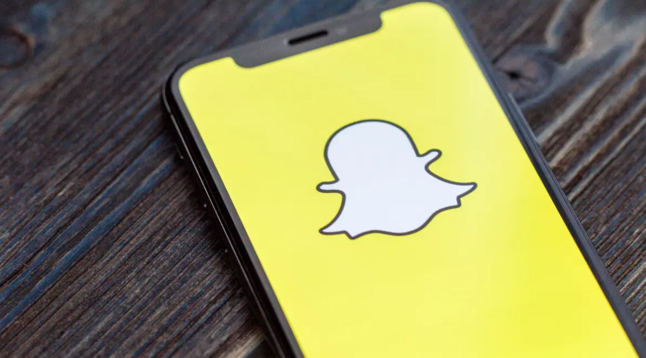 create colourful moments with friends and family this raya with snapchat lenses!