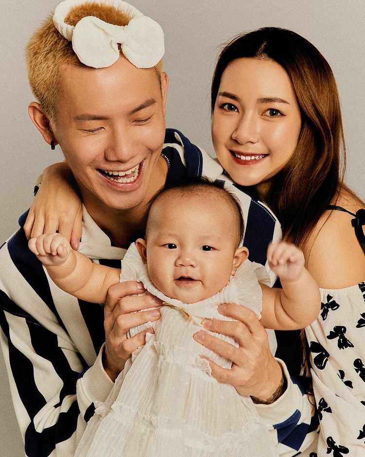 📸️kid inn晒一家三口全家福❗️庆母亲节:yvonne第一次当妈的母亲节🌸