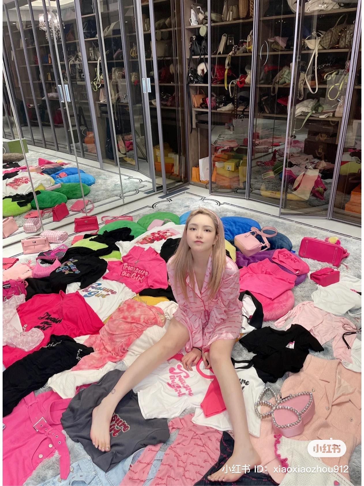 【娱乐】周扬青晒品牌新款意外暴露超奢华衣帽间！网叹：这衣帽间跟我家一样大！ 