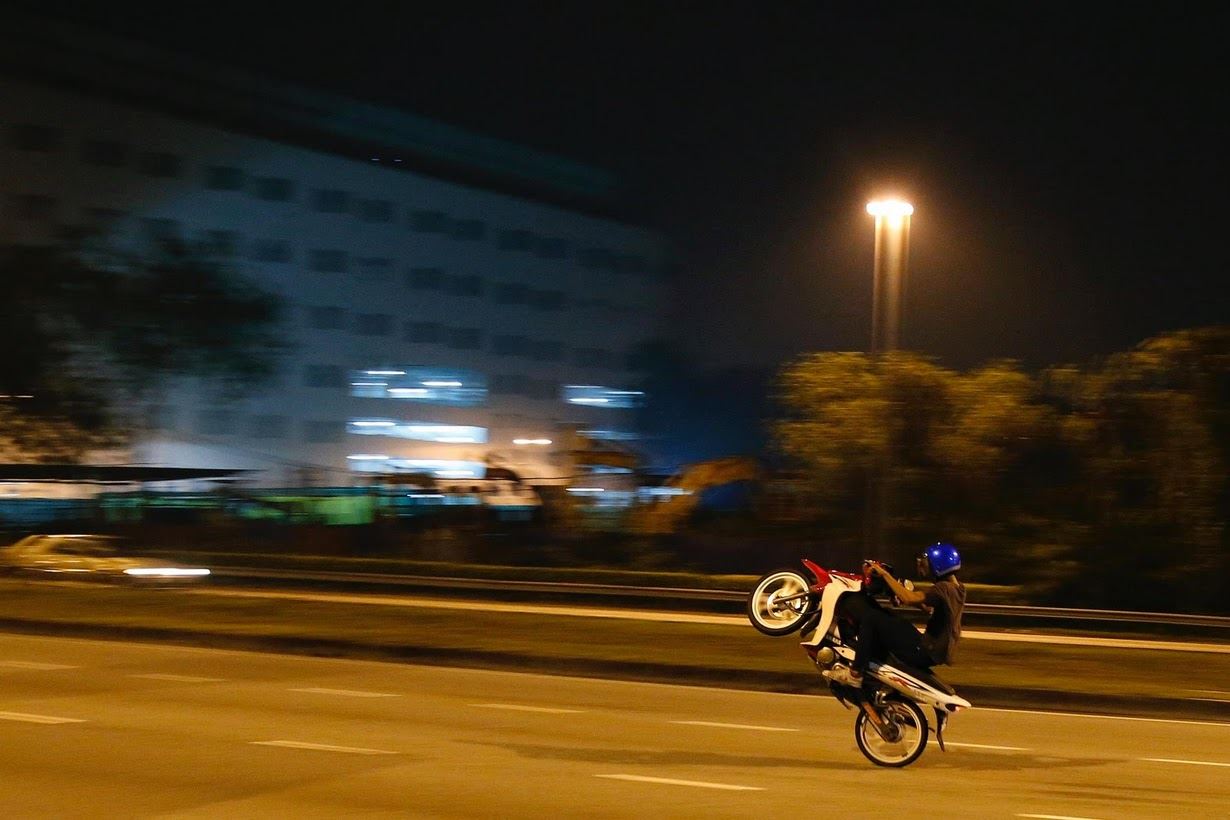 benarkan anak, remaja tidak cukup umur memandu sesuka hati? hukuman berat menanti individu