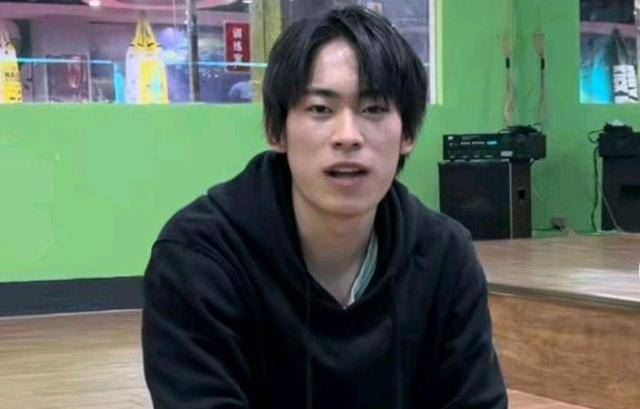 【内娱】洛阳00后健身教练神似易烊千玺？网震惊：“可以替易烊千玺接吻戏！” 