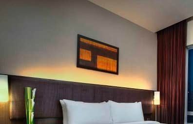 【灵异】大马女网友误住吉隆坡闹鬼酒店！老公手臂麻掉原来是女鬼坐在上面？！ 