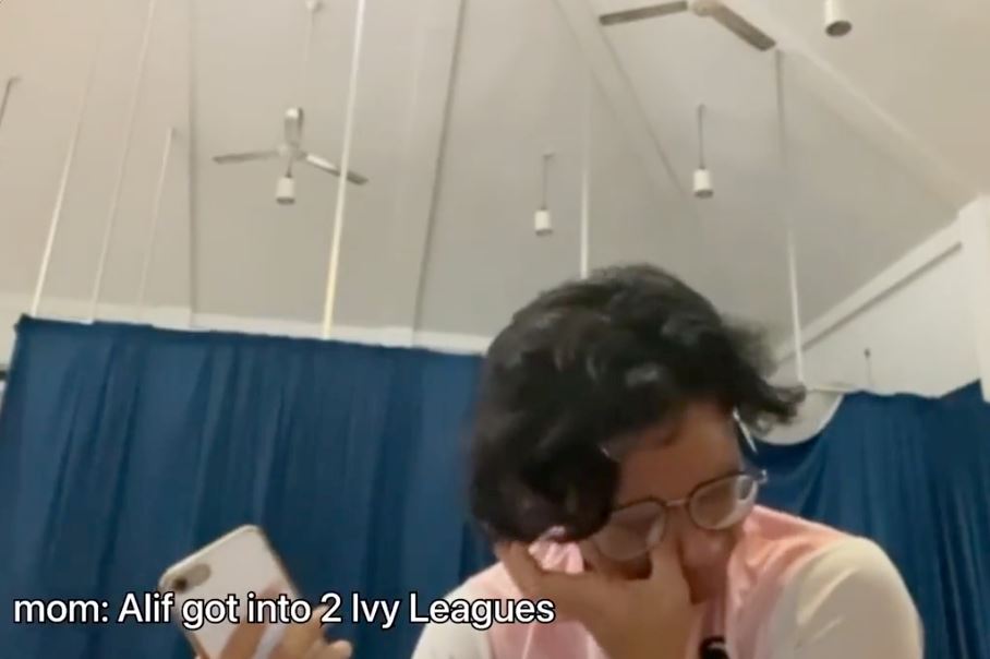 m’sian boy gets accepted into two ivy league schools, his parents’ reaction was heartwarming!