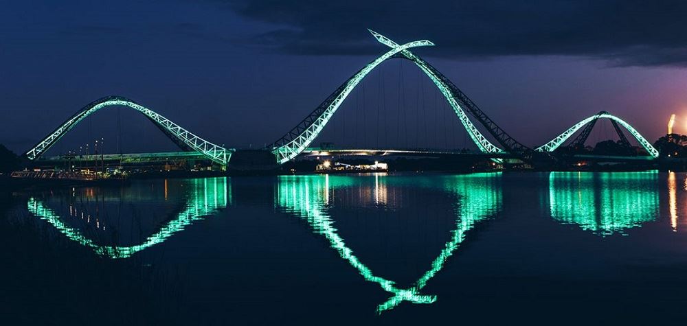 The Matagarup Bridge in Perth lit up at night