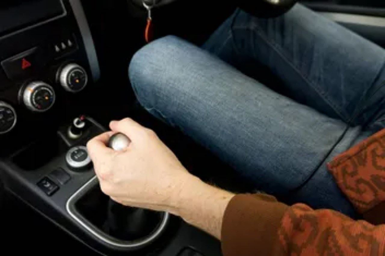 rasa sentakan kuat dari gear n ke d, mungkin petanda gear box rosak