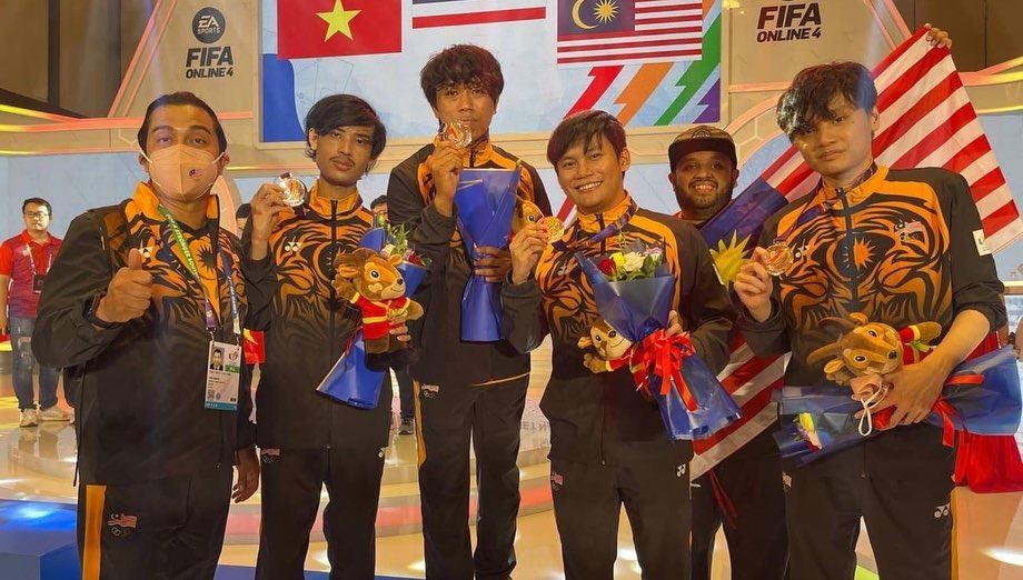 pertama kali sertai sukan sea hanoi 2021, atlet e-sukan luqman haziq pamer aksi cemerlang raih pingat gangsa