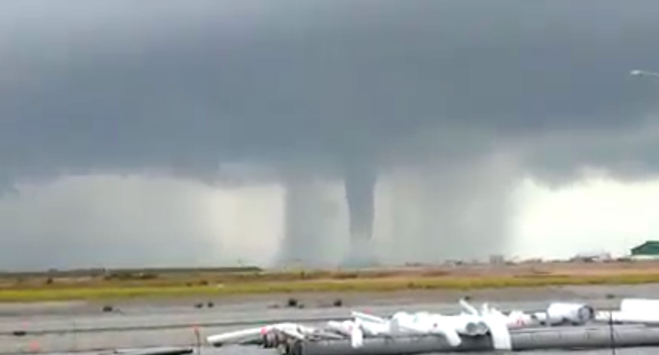 【新闻】大马惊现罕见水龙卷？超震撼影片曝光吓呆网友！（附影片） 