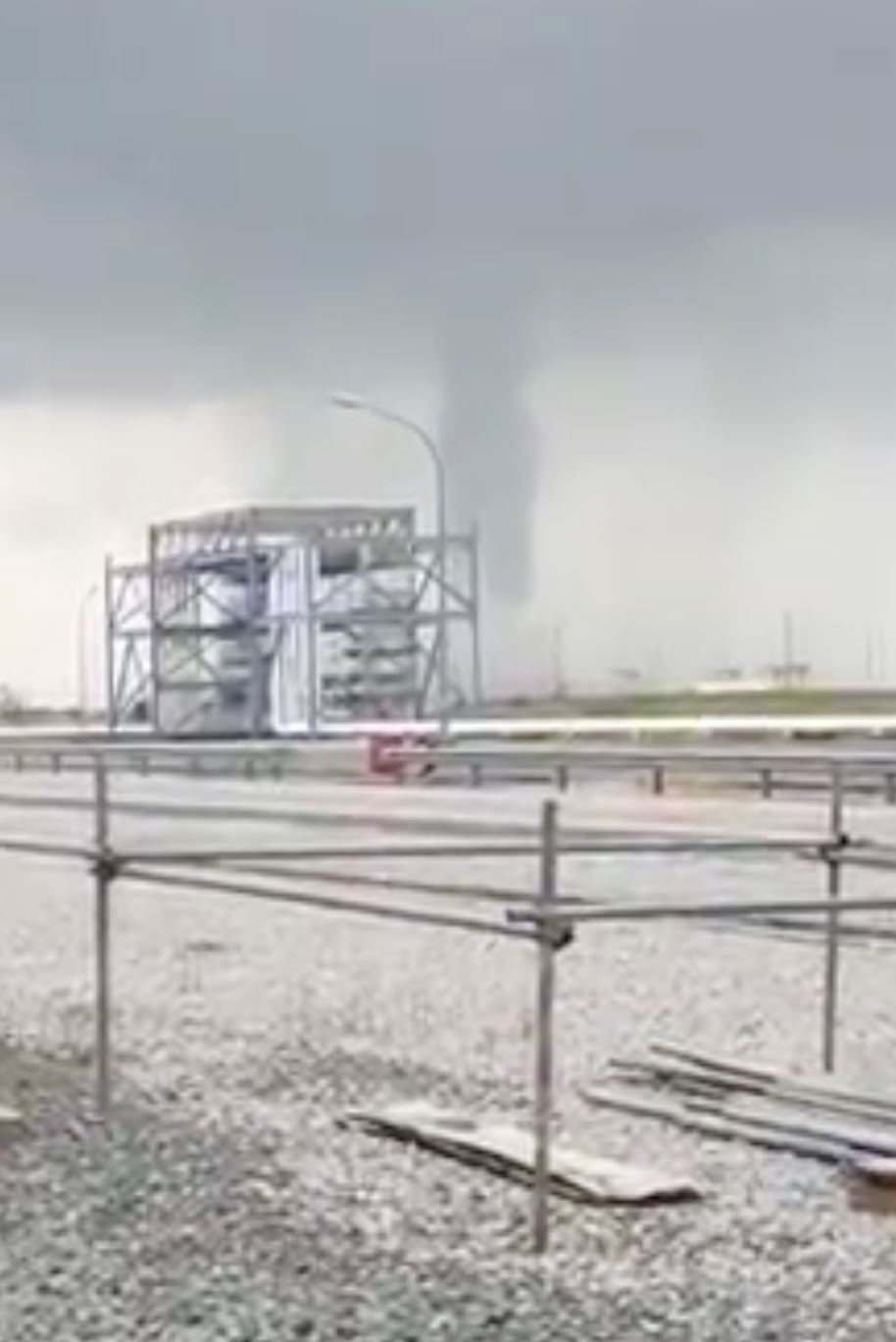 【新闻】大马惊现罕见水龙卷？超震撼影片曝光吓呆网友！（附影片） 