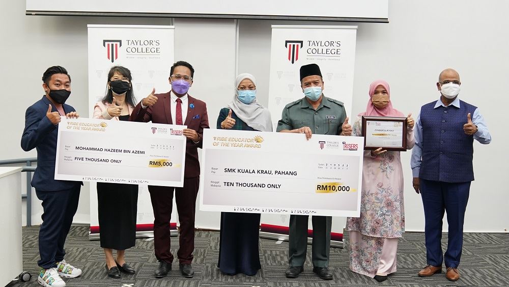 Cikgu Hazeem receives cheques for winning RISE Educator Award