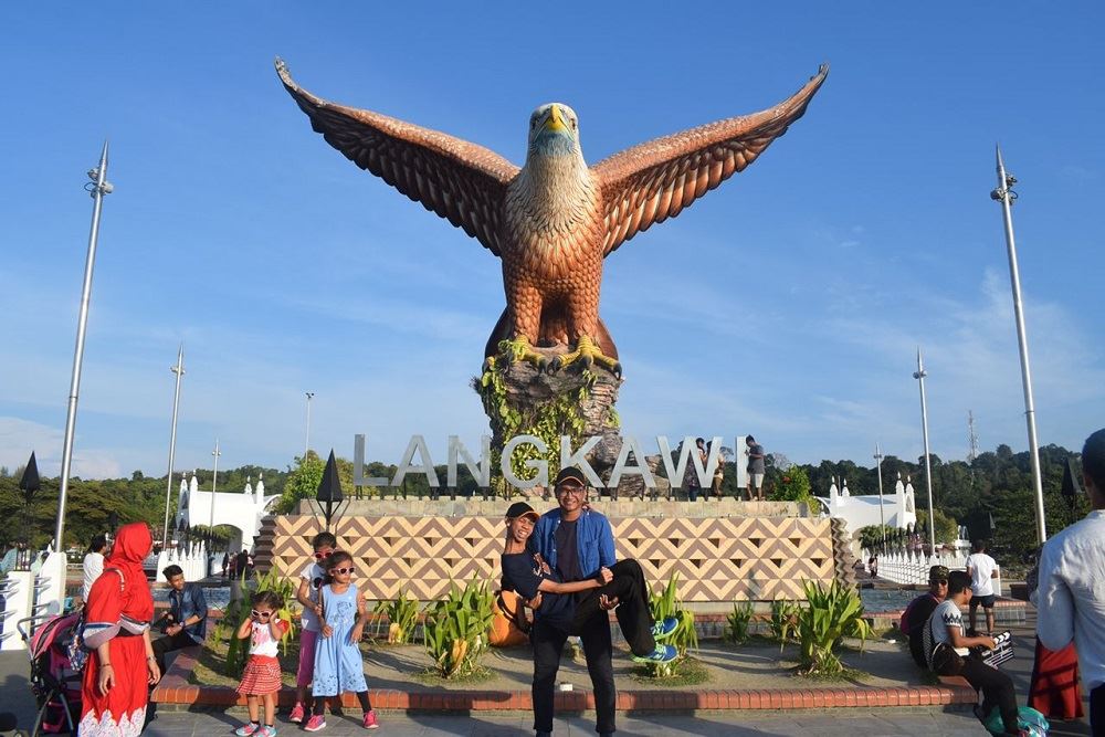 Cikgu Hazeem makes a difference by bringing his student on a holiday
