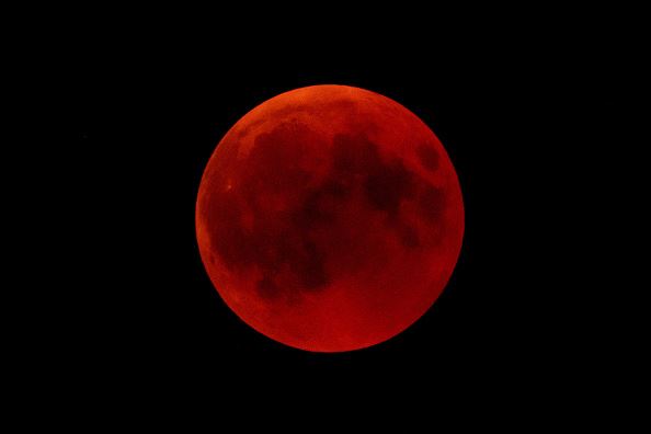 大马夜空11月8日出现【血月食】