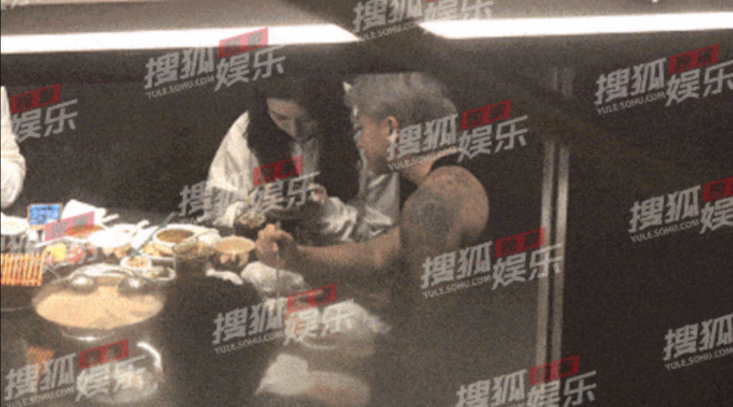 ✨黄子韬带徐艺洋和家人聚餐再添恋爱实锤❓二人互动像极了情侣🤩