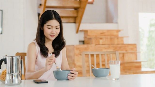  5 punca sebab perut terasa cepat lapar, asyik nak mengunyah je
