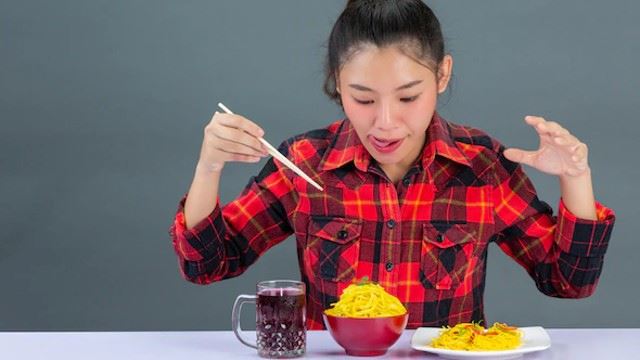  5 punca sebab perut terasa cepat lapar, asyik nak mengunyah je